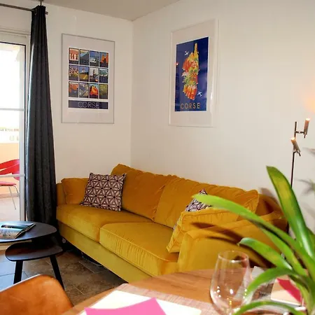 Apartament Climatise / Terrasse A 2 Min De La LʼÎle-Rousse