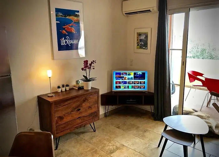 Climatise / Terrasse A 2 Min De La شقة