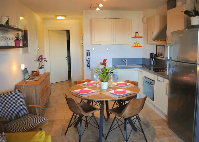 Climatise / Terrasse A 2 Min De La *